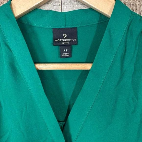Worthington Petite Emerald Green Short Sleeve V-Neck Blouse Top Small Office - Picture 3 of 6